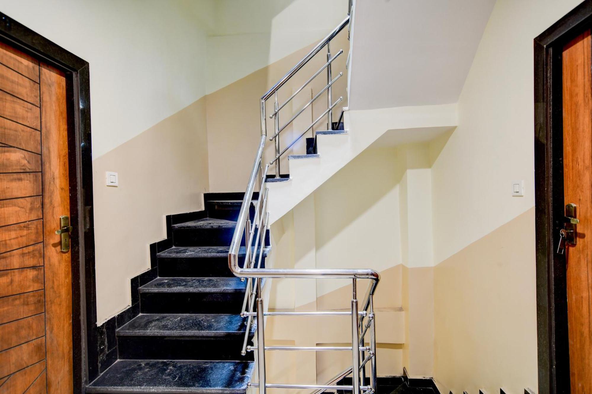 Super Hotel O D.V Near Medanta Hospital אינדורה מראה חיצוני תמונה