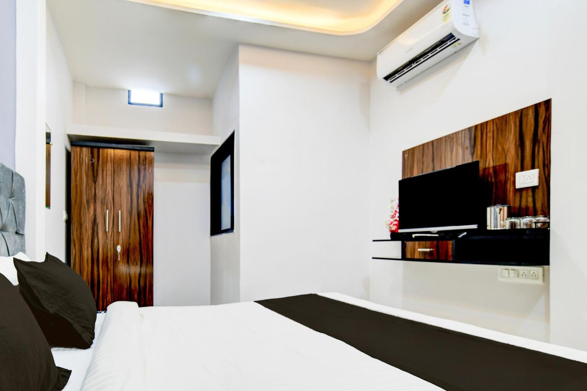Super Hotel O D.V Near Medanta Hospital אינדורה מראה חיצוני תמונה
