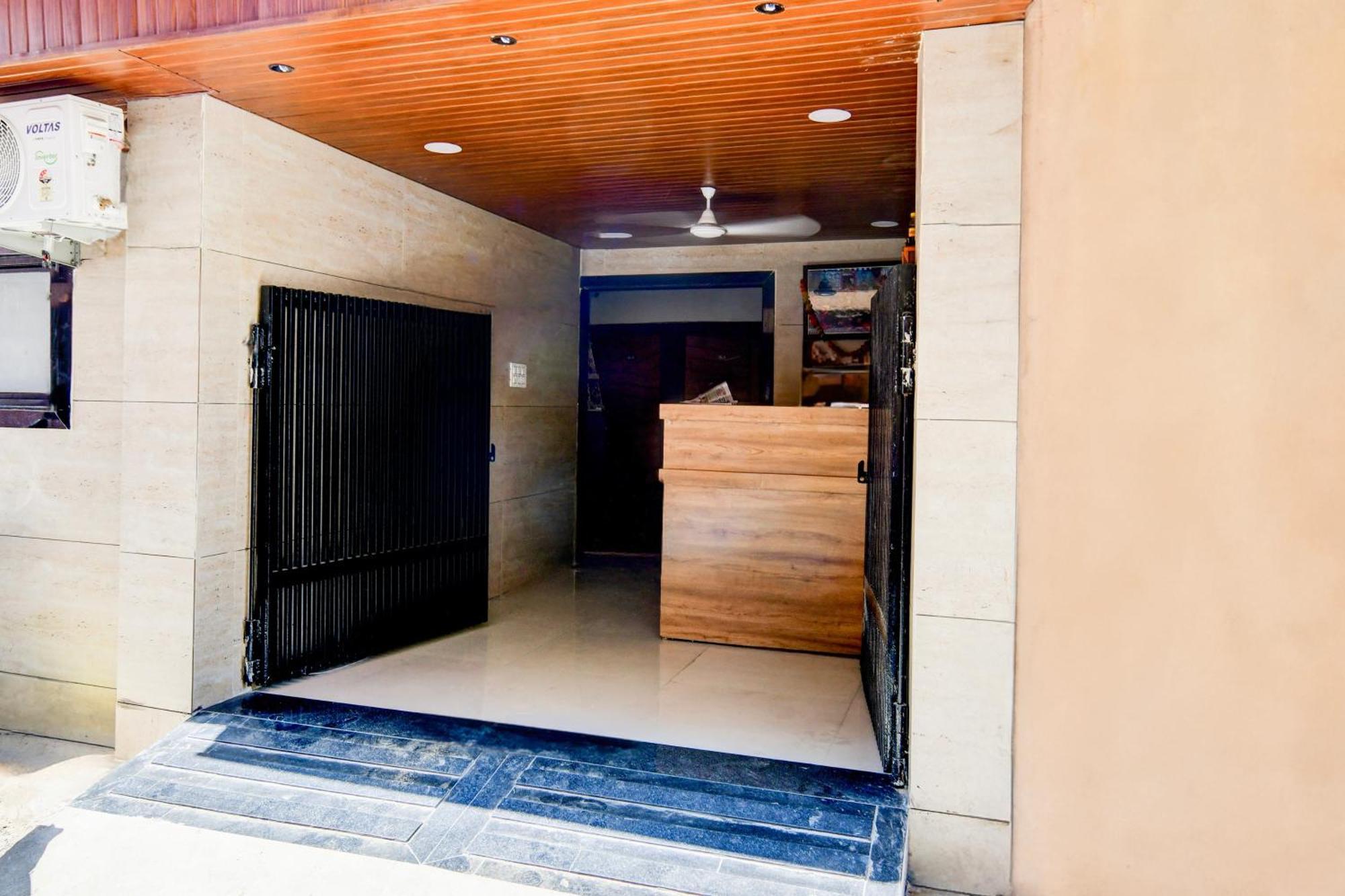 Super Hotel O D.V Near Medanta Hospital אינדורה מראה חיצוני תמונה